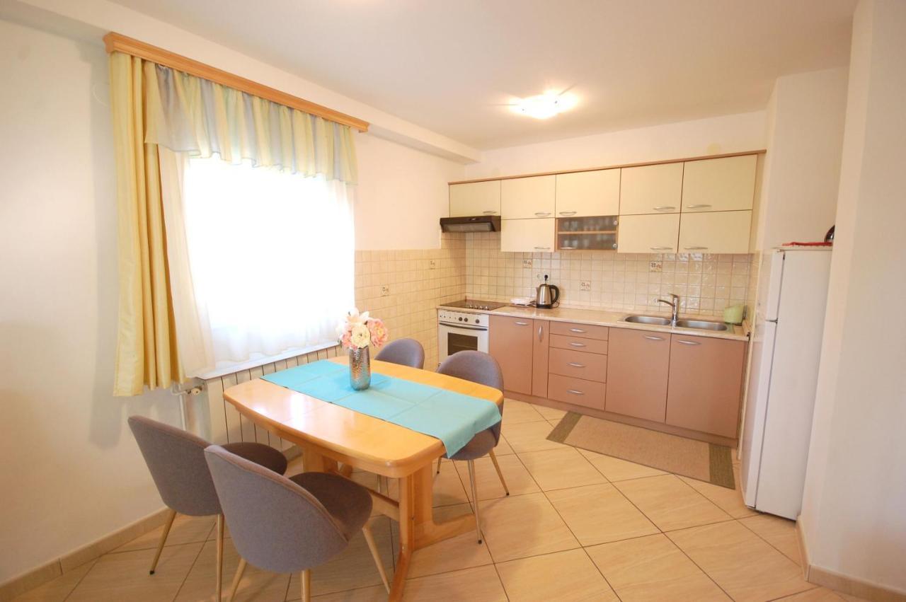 Apartment Jelka Malinska Ngoại thất bức ảnh