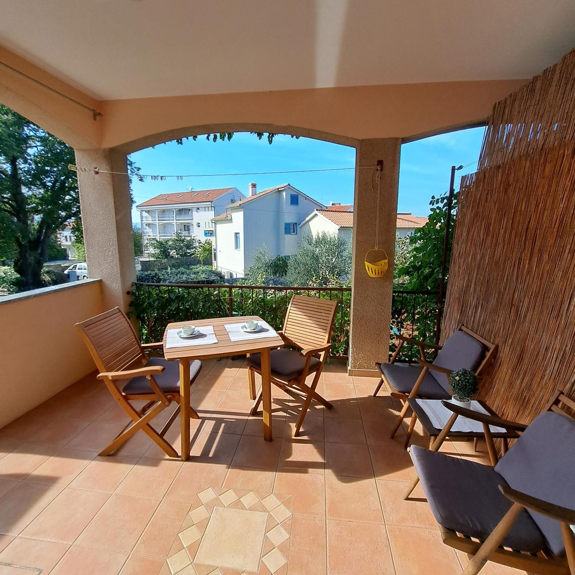 Apartment Jelka Malinska Ngoại thất bức ảnh