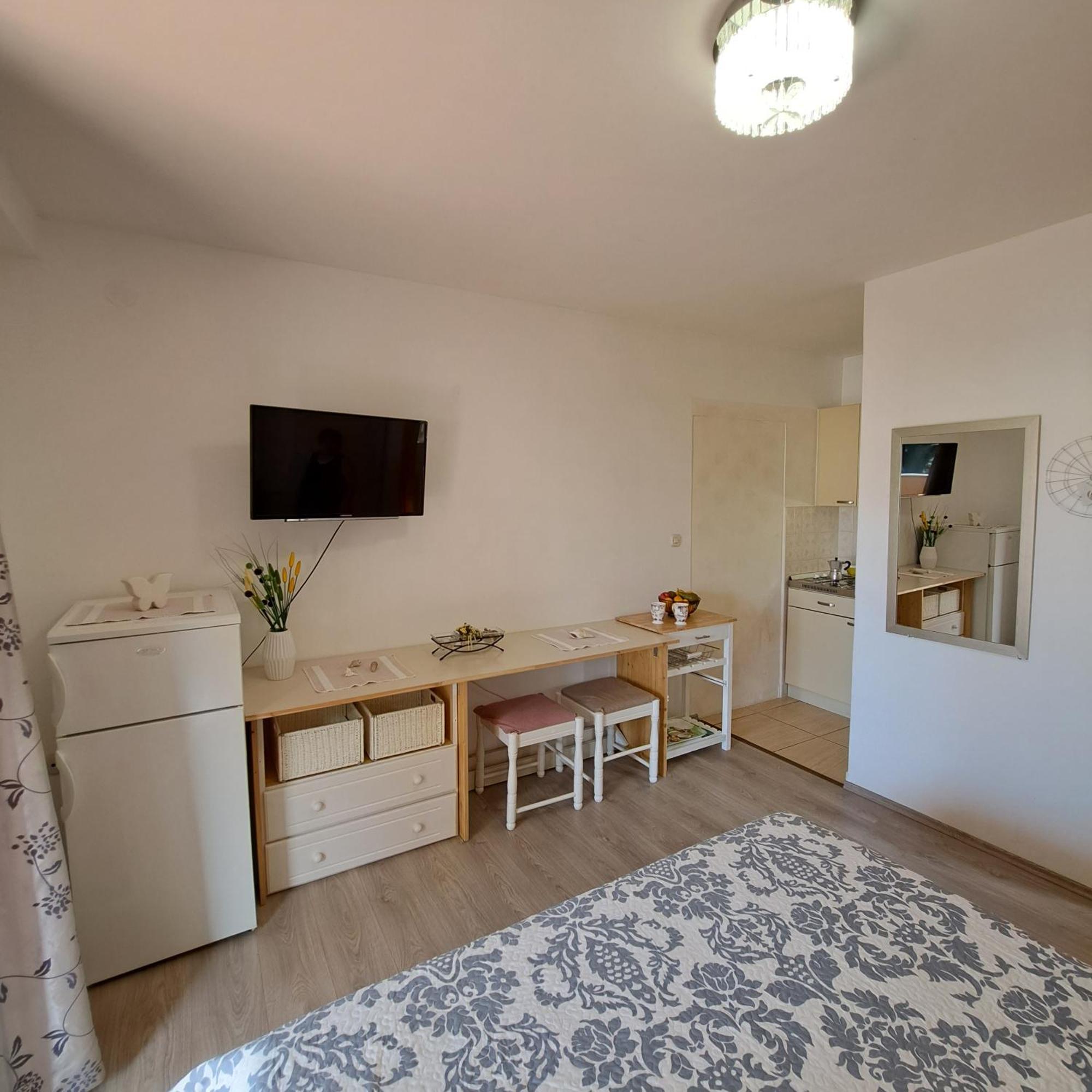 Apartment Jelka Malinska Ngoại thất bức ảnh