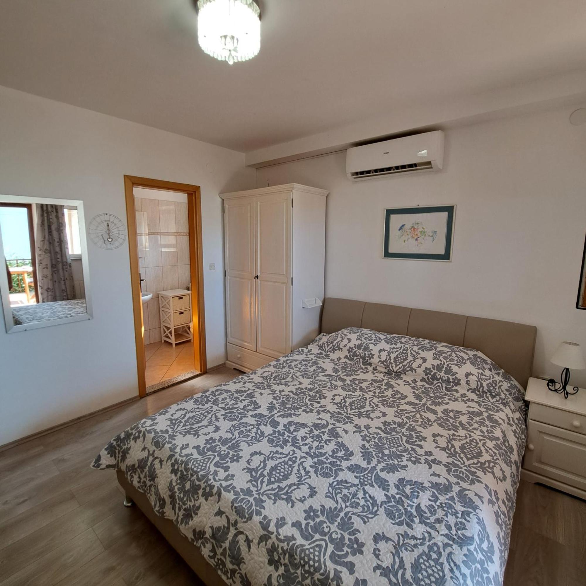 Apartment Jelka Malinska Ngoại thất bức ảnh